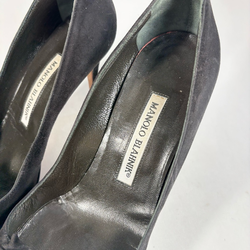 Manolo Blahnik‎ Black Heels with Floral Accent - Picture 2 of 10